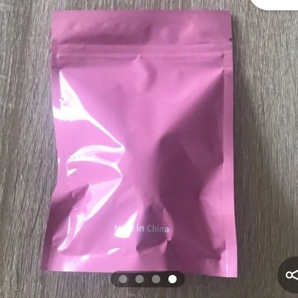 V Kosmetik Beauty Sponge in Black - Picture 4 of 4